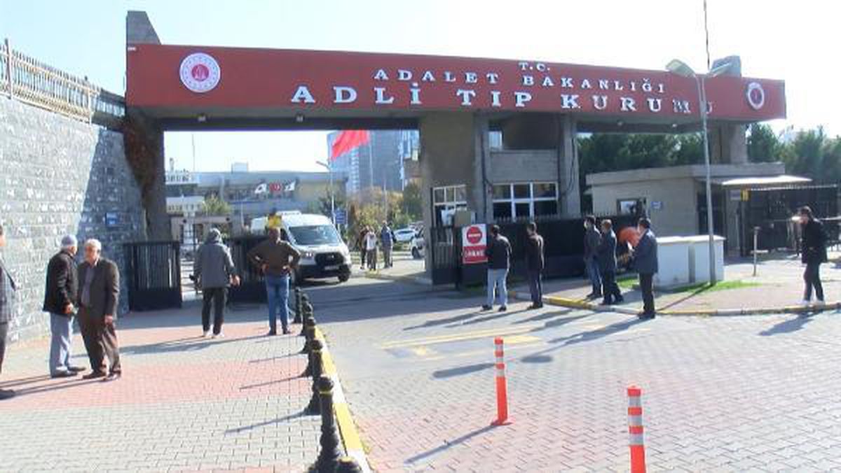 Son dakika haber: Zeytinburnu\'nda silahlı saldırıda öldürülen motosikletlinin cenazesi Adli Tıptan alındı