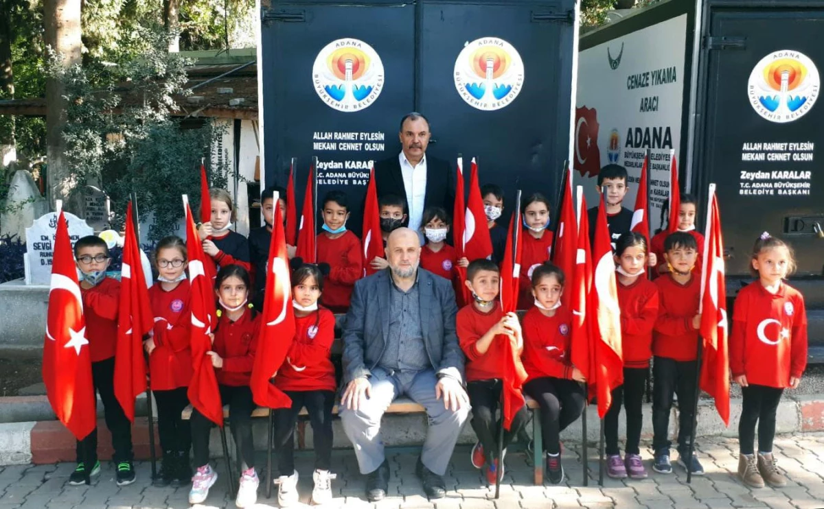 Adana\'da ilkokul öğrencileri şehitliği ziyaret etti