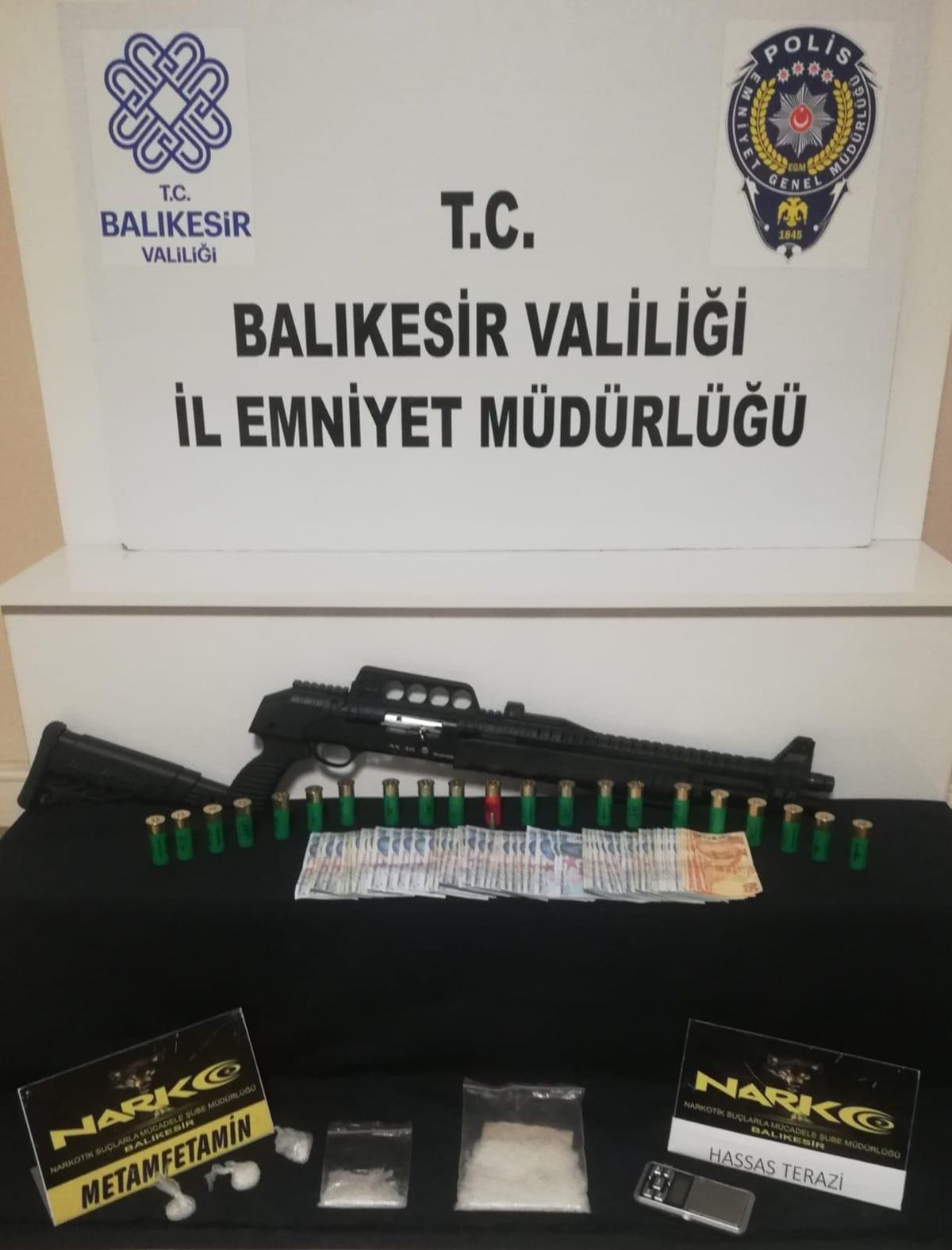 Balıkesir\'de 6 şüphelinin üst aramasında uyuşturucu ele geçirildi