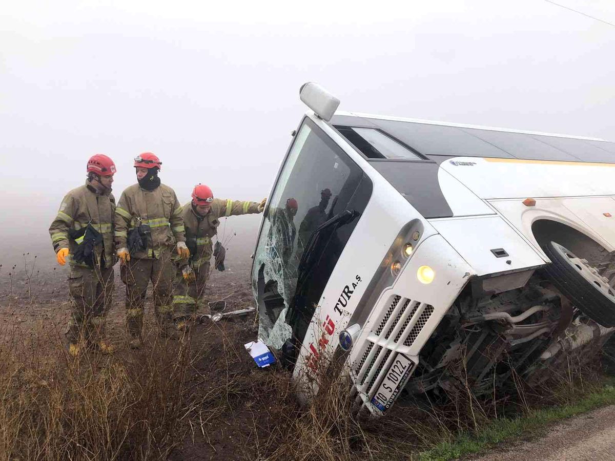 Bandırma\'da öğrenci servisi kaza yaptı: 11 yaralı