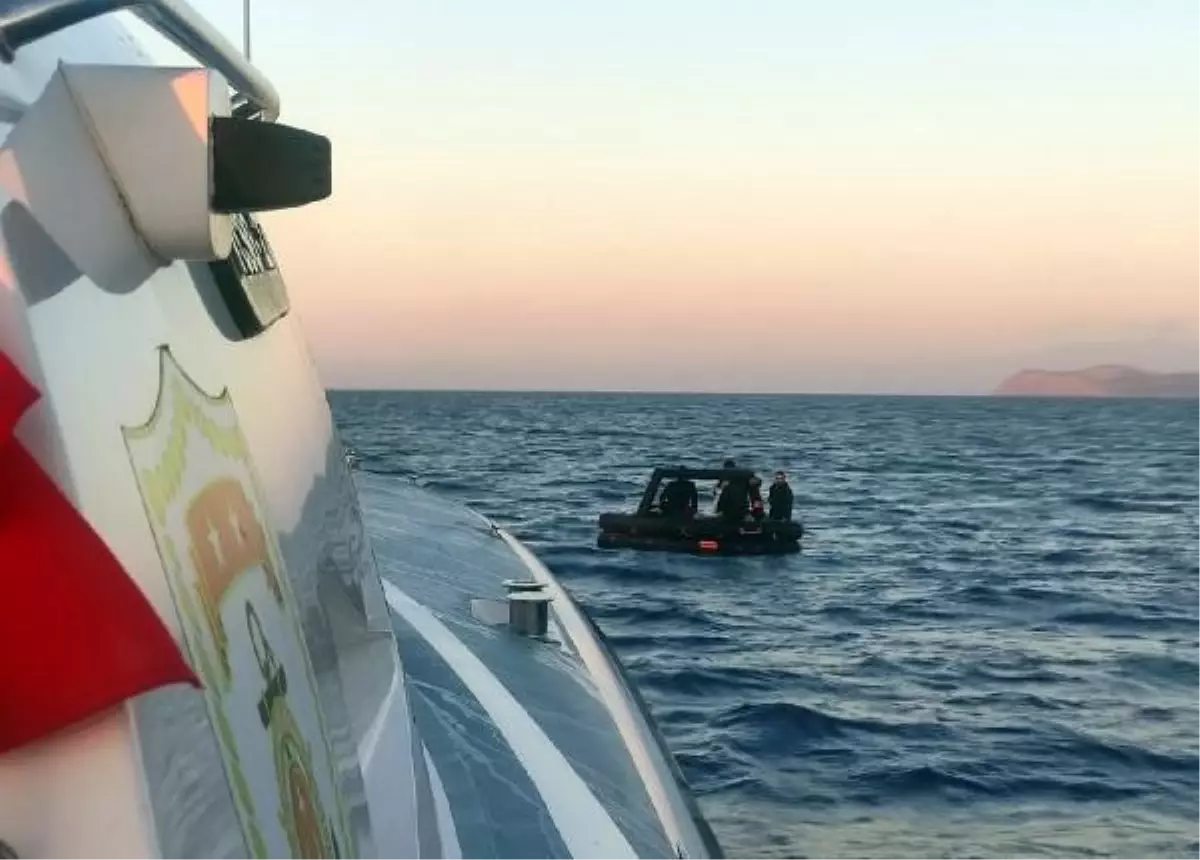 Datça\'da 12 kaçak göçmen kurtarıldı