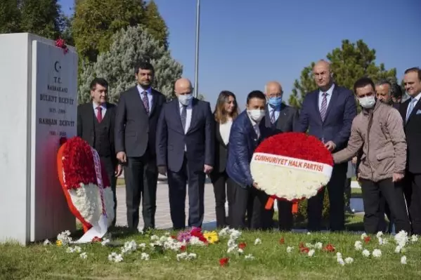 Ecevit, ölümünün 15'inci yılında mezarı başında anıldı