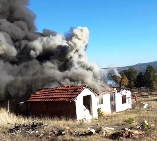 Emet'te buğday deposunda yangın