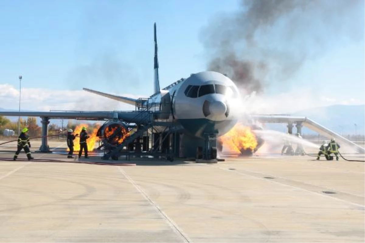 Erzincan\'da uçak kazası tatbikatı