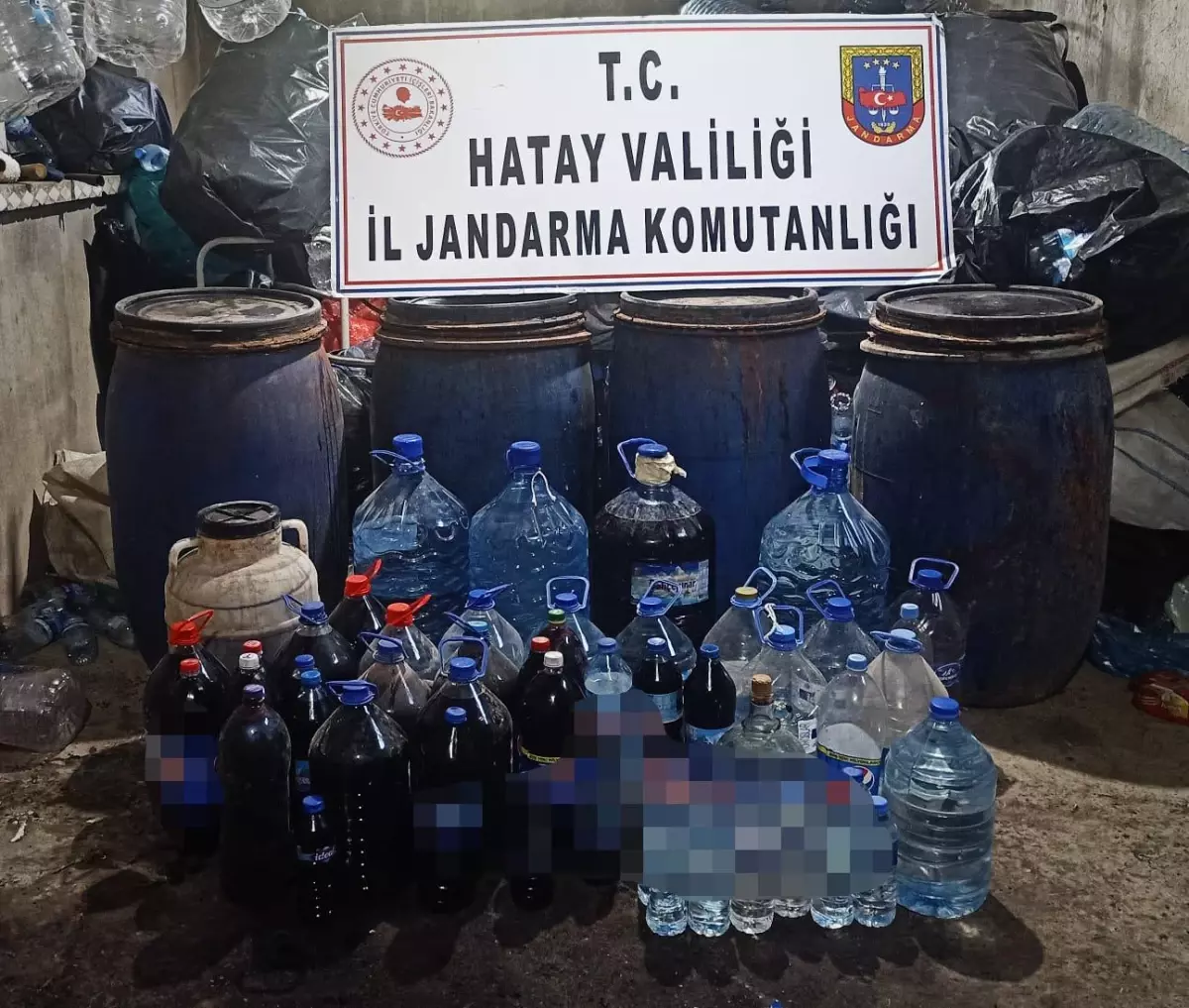 Hatay\'da evinin bodrumunda sahte alkol üreten şüpheli yakalandı