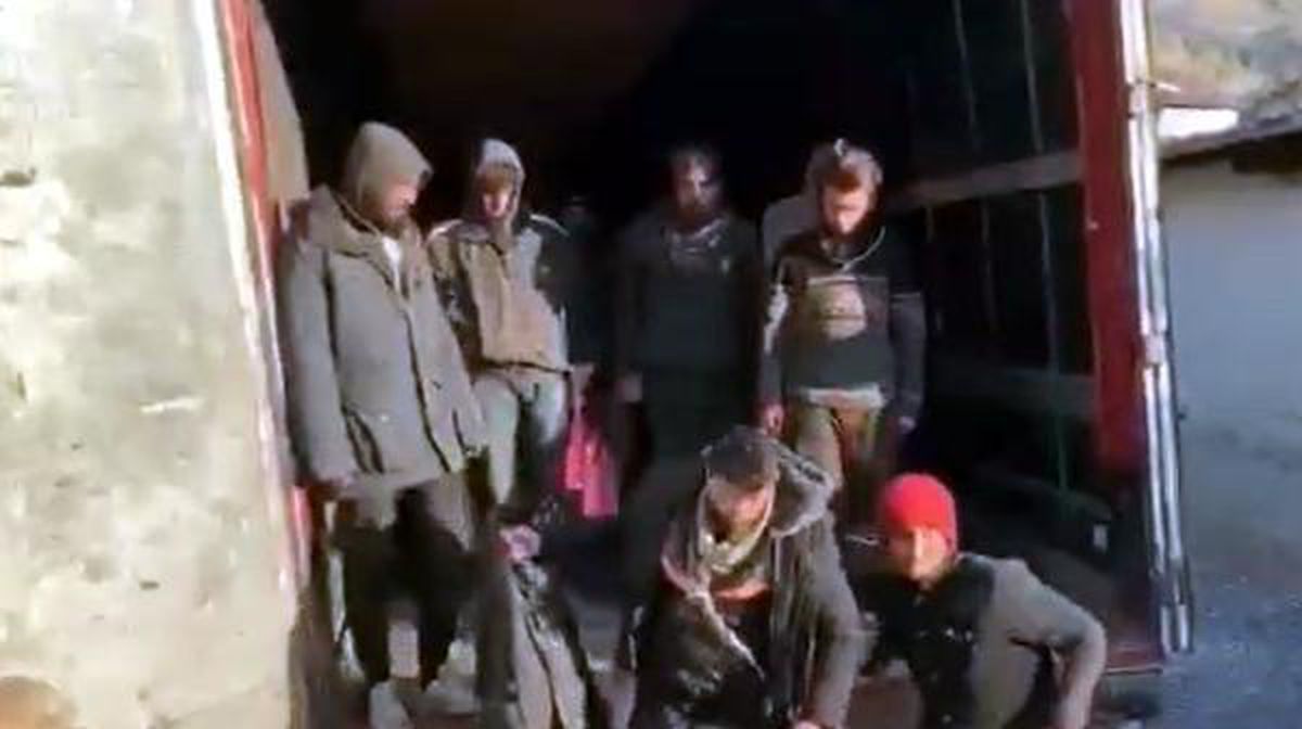 Illegal immigrants caught in the trailer of the truck