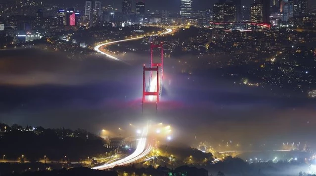 İstanbul'a çöken sis mest eden görüntüler ortaya çıkardı