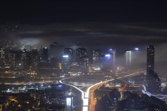 İstanbul'a çöken sis kartpostallık görüntüler ortaya çıkardı