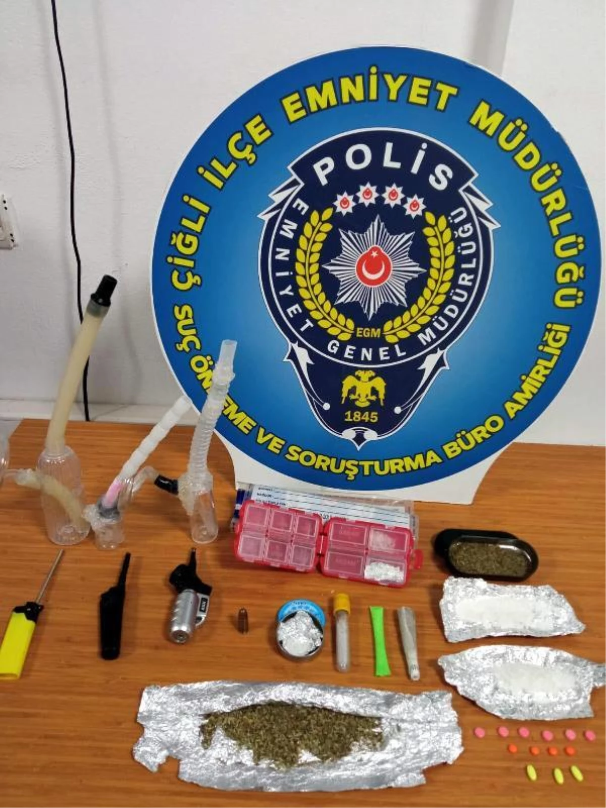 İzmir\'de uyuşturucu ticaretine 4 gözaltı