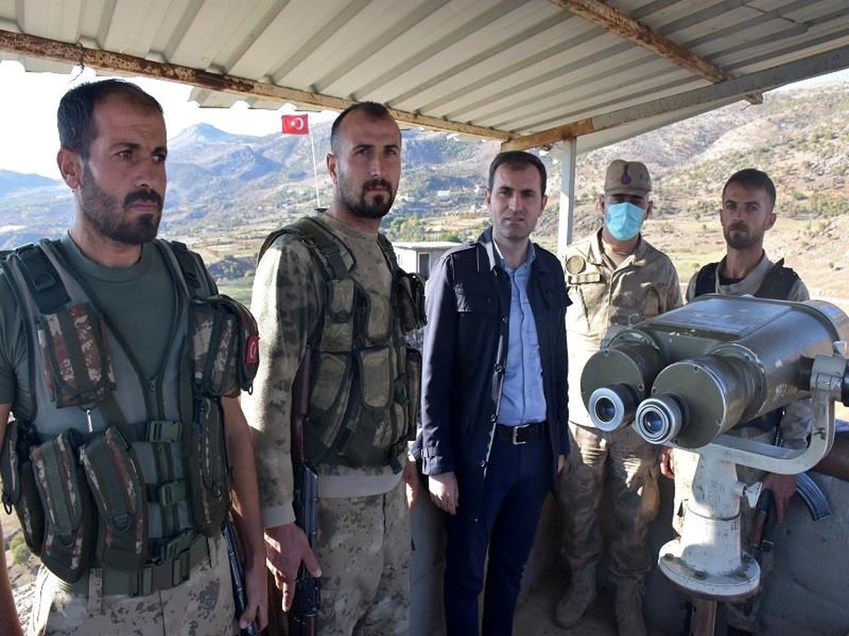 Kaymakam Mete, üs bölgesindeki güvenlik güçleriyle bir araya geldi