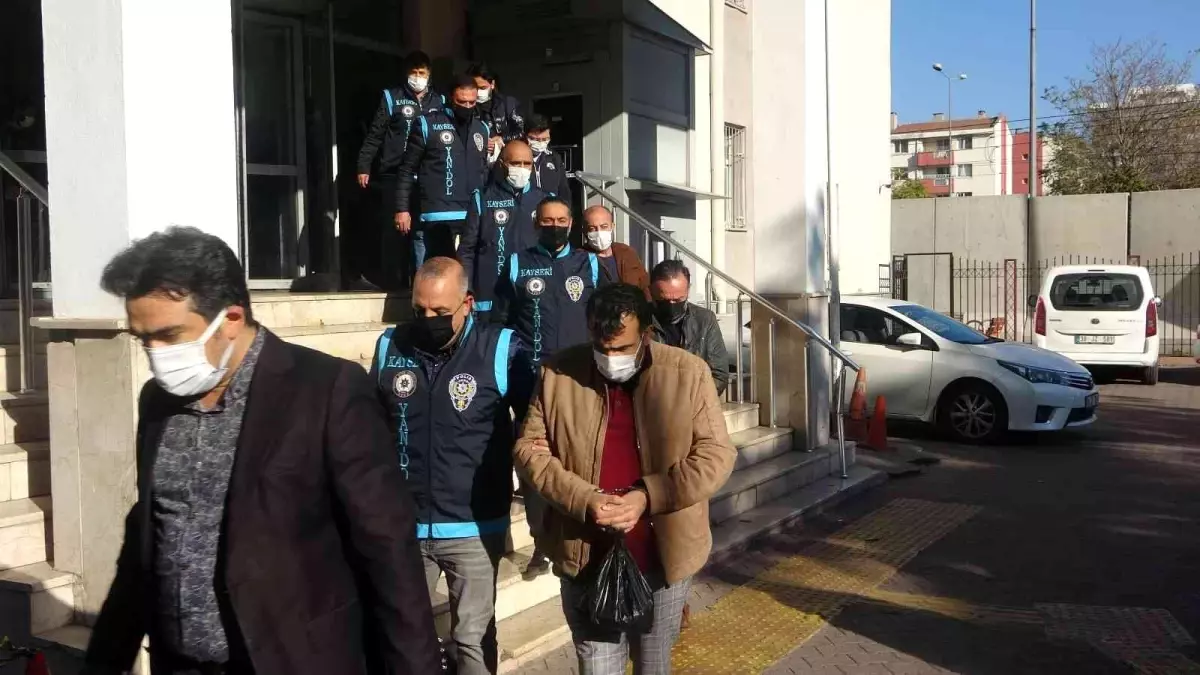 Kayseri\'de sahte çeklerle 68 kişiyi dolandıran 16 zanlı tutuklandı