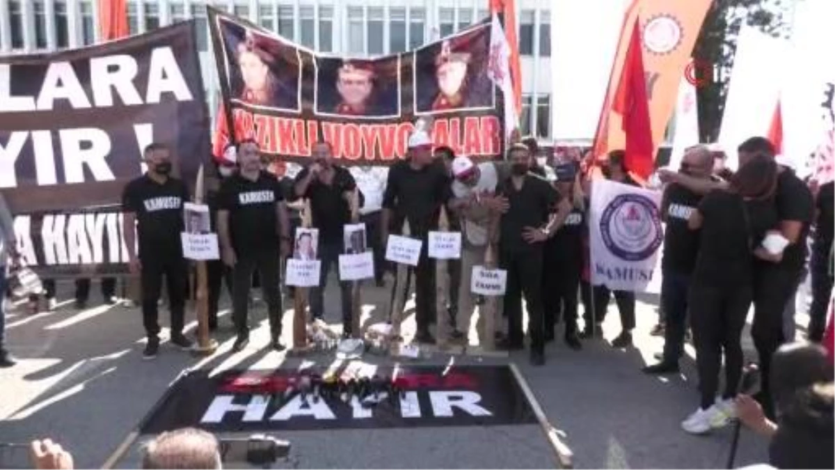 KKTC\'de 3 sendikadan zamlara tencerelerle eylemAhmet Serdaroğlu: "Kimse bizi siyasetle sınamasın"