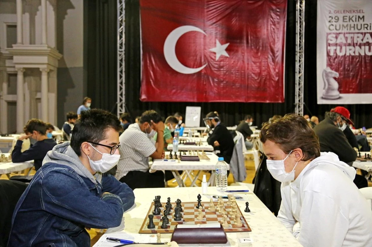 Küçükçekmece\'de Cumhuriyet Kupası Satranç Turnuvası heyecanı