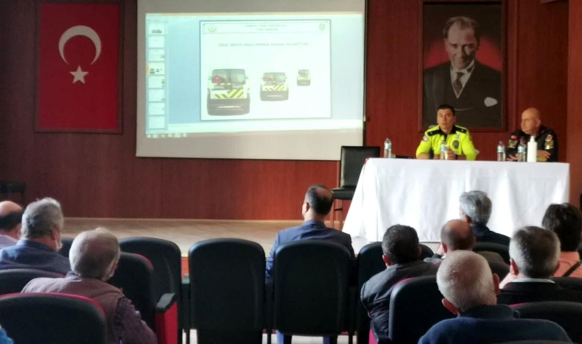 Marmaris\'te okul servisi şoförlerine trafik eğitimi verildi