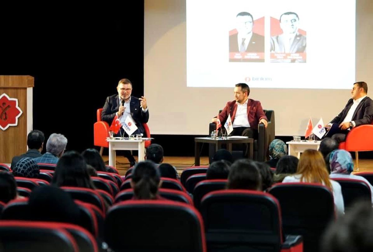 MÜSİAD İzmir Başkanı ve ASKON İzmir Başkanı öğrencilerle buluştu