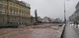 Son dakika haberi! SARAYBOSNA - Bosna Hersek'te etkili olan şiddetli yağış sele neden oldu (2)
