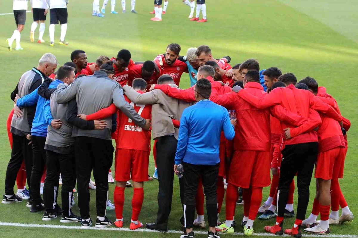 Sivasspor\'da, 2 futbolcu ceza sınırında!