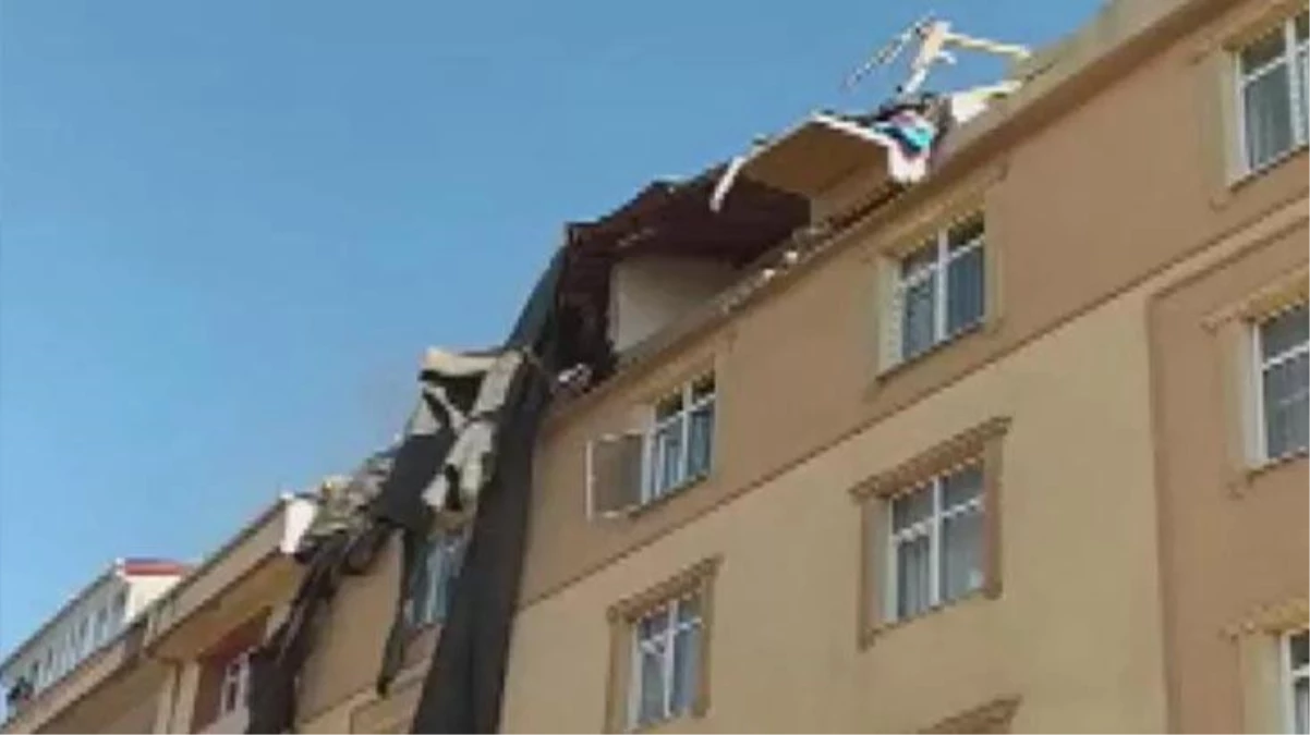 Sultangazi\'de 5 katlı binanın en üst katında patlama meydana geldi