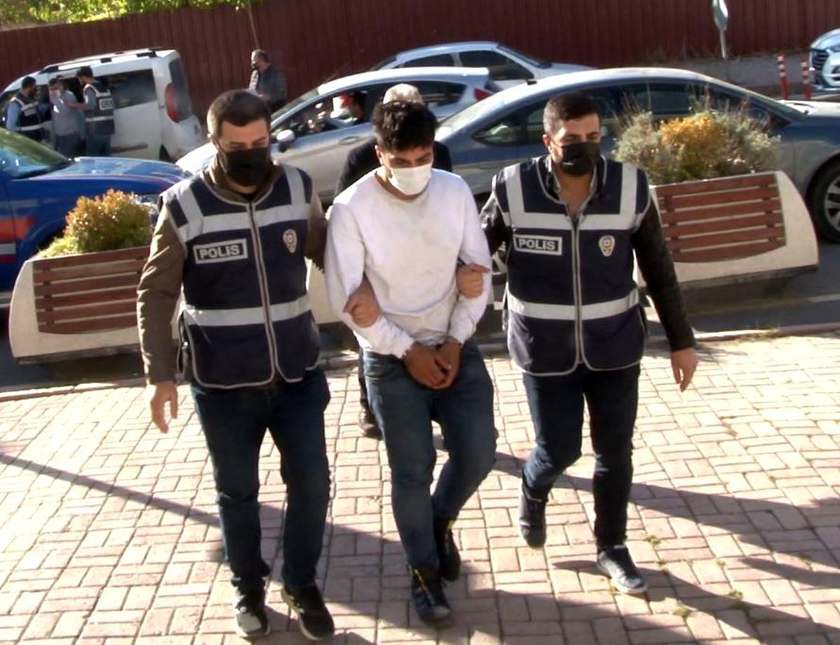 Son dakika haberi! Yanlışlıkla arkadaşını öldüren zanlı ve 2 garson adliyeye sevk edildi