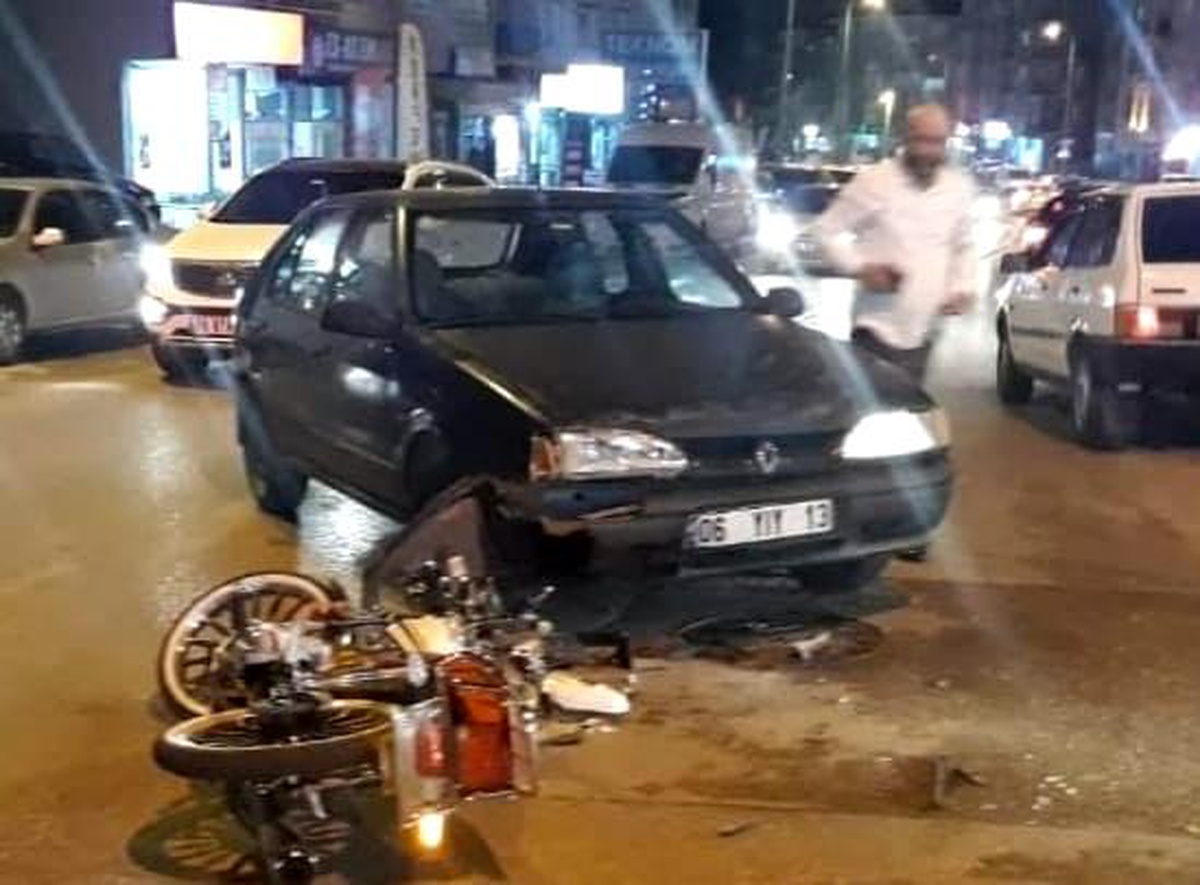 Ankara\'da çalıntı motosiklet ile otomobil çarpıştı: 1 yaralı