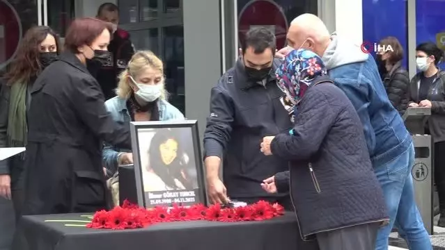 Bıçaklı saldırı sonucu hayatını kaybeden İlknur son yolculuğuna uğurlandı