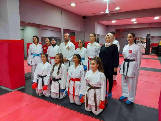 Diyarbakırlı kızlar karatede fark oluşturuyor