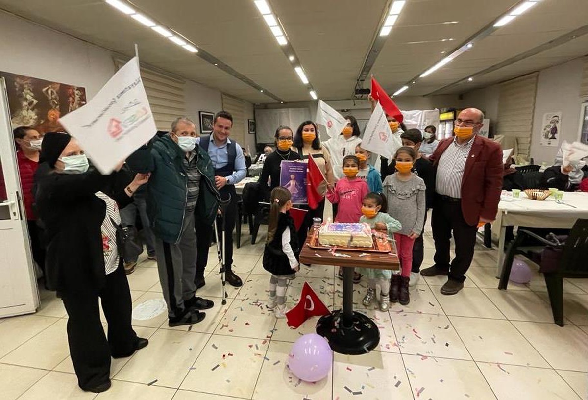 Son dakika haber! Edirne\'de lösemiyi yenen çocuklar ve aileleri yemekte bir araya geldi