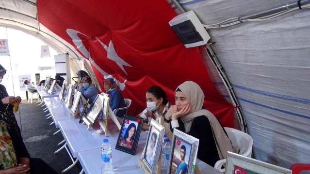 Evlat nöbeti tutan ailelerden Meral Akşener'e çağrı: Sizde biraz vicdan varsa, şehit ailesine küfür eden Türkkan'ı partiden atarsınız 