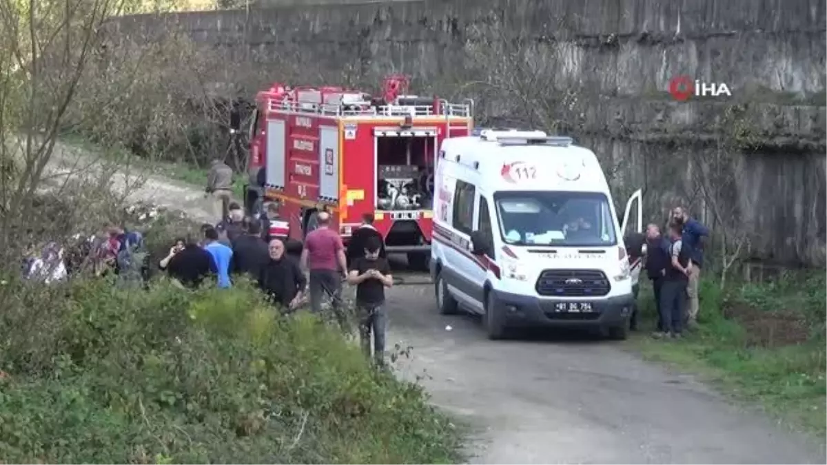 Freni tutmayan traktör şarampole devrildi