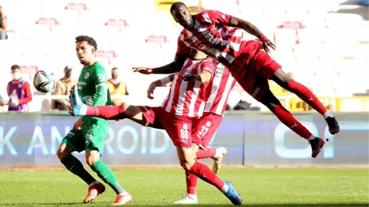 Galibiyet hasretleri sürüyor! Sivasspor, sahasında Giresunspor\'la 0-0 berabere kaldı