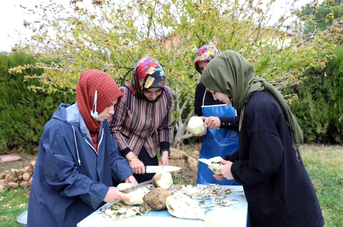 Girişimci kadınların el emeği: Pancar Pekmezi