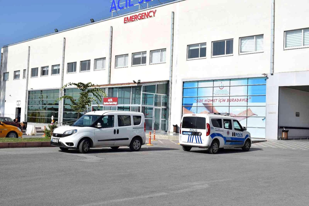 Kavgaya müdahale etmek isteyen bekçi ağır yaralandı