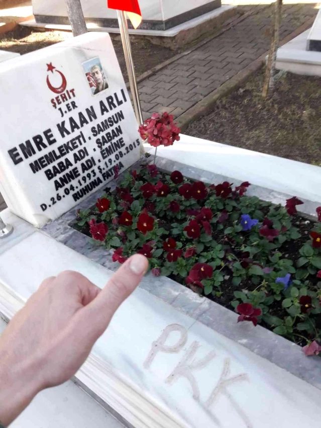 Son dakika haberleri... Kocaeli'de şehit mezarına çirkin saldırı