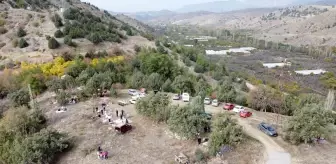 Manavların yaşadığı tarihi köyün sakinleri 'Erenler Tepesi'ni' boş bırakmıyor