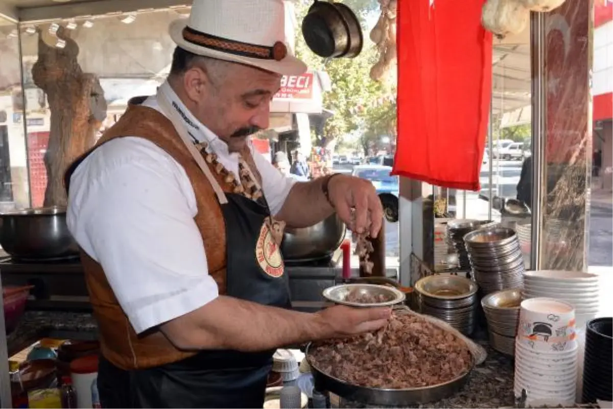 İçmek için uçakla başka şehirlerden geliyorlar! \'Maraş kelle paçası\' coğrafi işaretle tescillendi