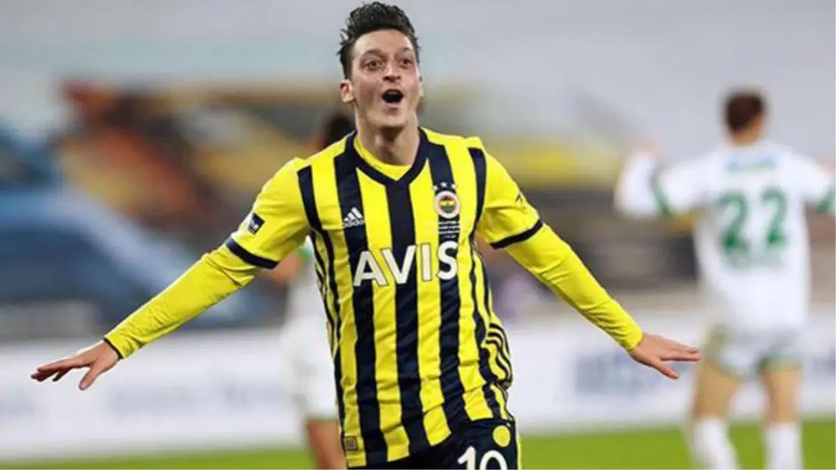 Fenerbahçeli futbolcu Mesut Özil ve başarılı yorumcu Rıdvan Dilmen\'den Cumhurbaşkanı Erdoğan\'a ziyaret