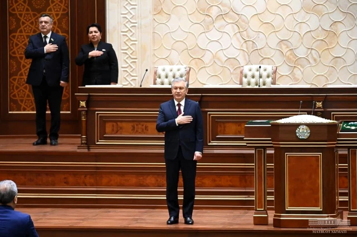 Özbekistan Cumhurbaşkanı Mirziyoyev ikinci dönemi için yemin etti