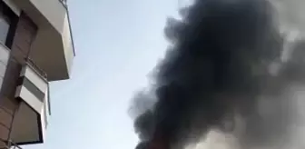 Sancaktepe'de 5 katlı binanın çatısı alev alev yandı