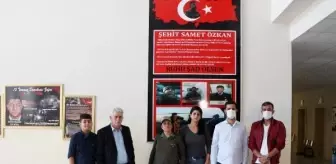 ŞEHİT AİLESİ, OĞULLARININ İSMİNİ TAŞIYAN OKULUN ÖĞRENCİLERİYLE BULUŞTU