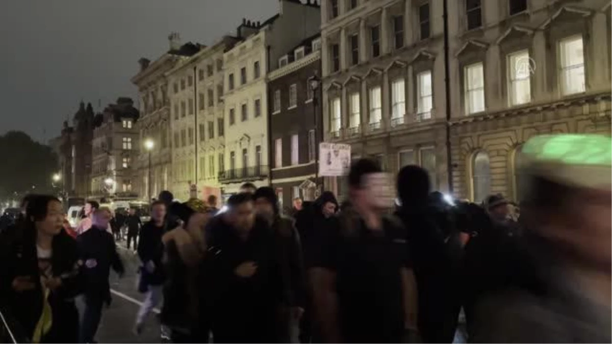 Şenlik Ateşi Gecesi\'nde protestocular polisle çatıştı