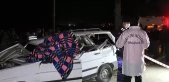 250 metre zikzaklar çizen otomobil park halindeki araca çarptı: 1 ölü, 3 yaralı