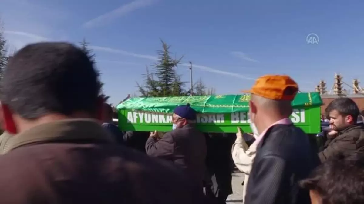 AFYONKARAHİSAR - Otomobile ateş açılması sonucu ölen 4 kişinin cenazeleri defnedildi