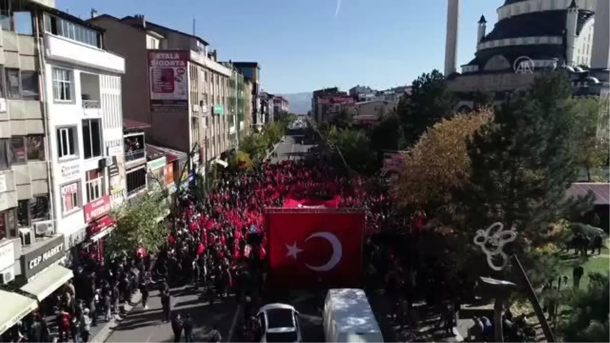 BİNGÖL -İYİ Partili Türkkan\'a tepki için "Şehide Saygı" mitingi