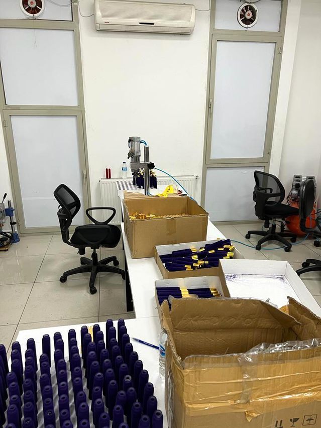 Esenler'de 1,5 ton kaçak alkol ve 3 milyon TL değerinde parfüm ele geçirildi