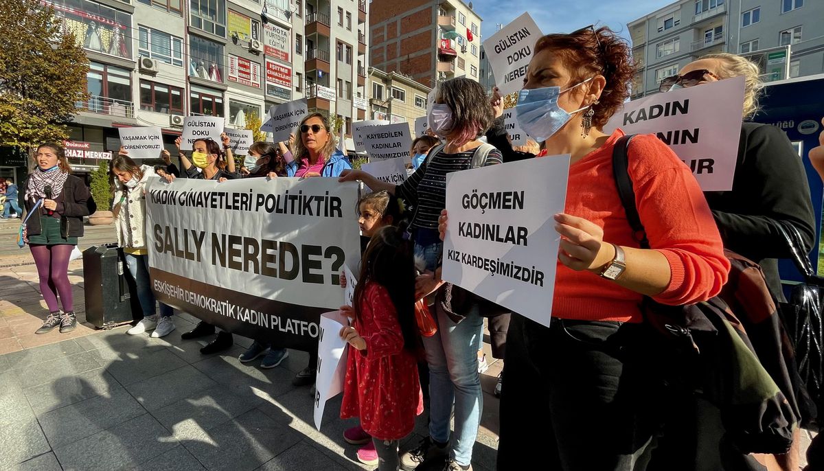 Eskişehir\'de kaybolan Iraklı genç kız için kadınlar basın açıklaması yaptı