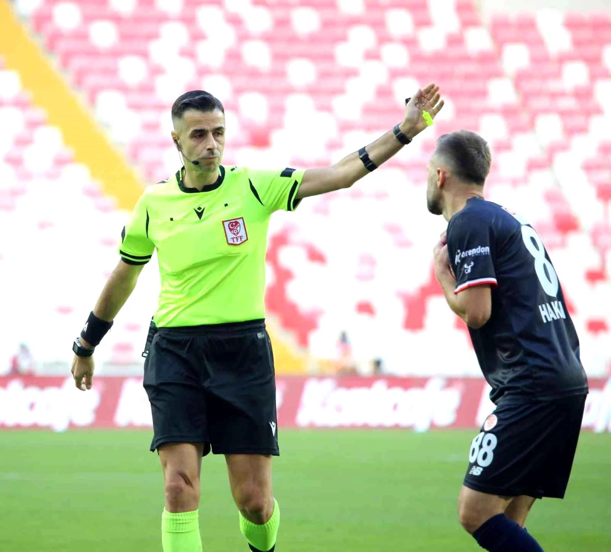 FenerbahçeKayserispor maçının VAR\'ı Mete Kalkavan