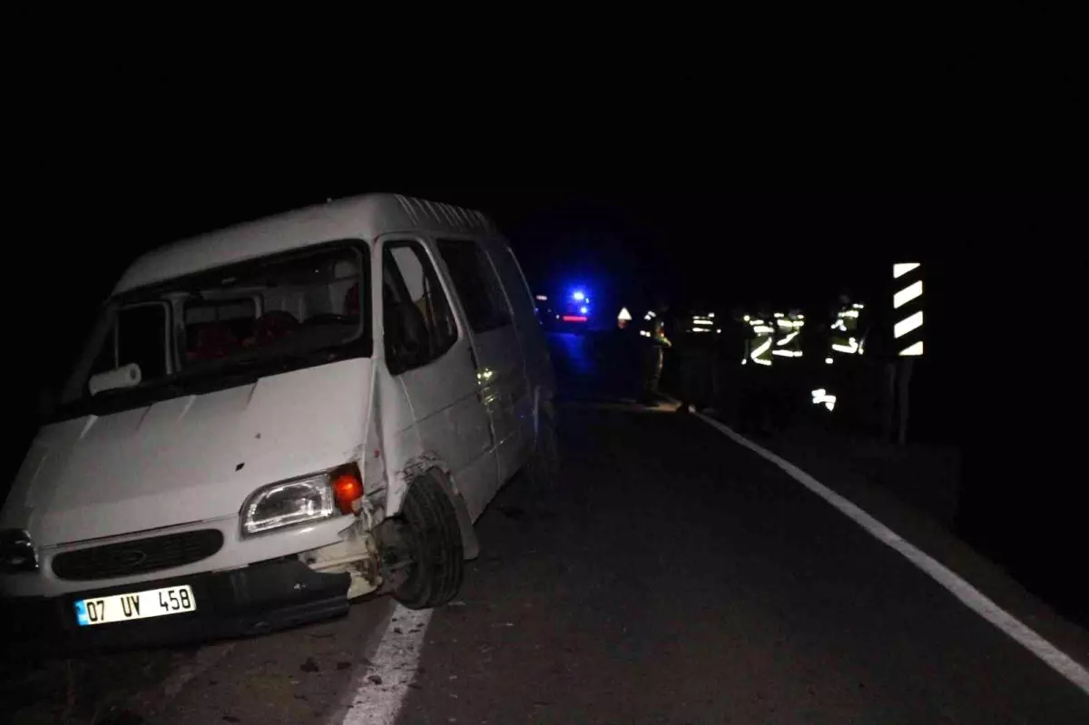 Kilis\'te ambulans ile minibüs kaza yaptı