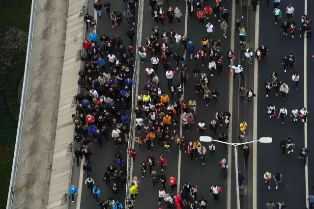 Boğaz'da şölen! İstanbul Maratonu'nda çok renkli görüntüler ortaya çıktı