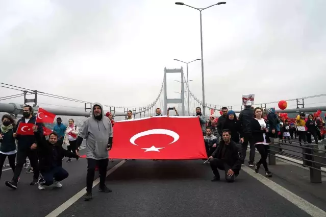 Boğaz'da şölen! İstanbul Maratonu'nda çok renkli görüntüler ortaya çıktı