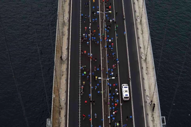 Boğaz'da şölen! İstanbul Maratonu'nda çok renkli görüntüler ortaya çıktı